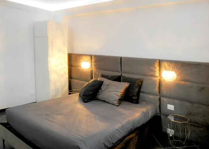 Airport Deluxe Bed and breakfast