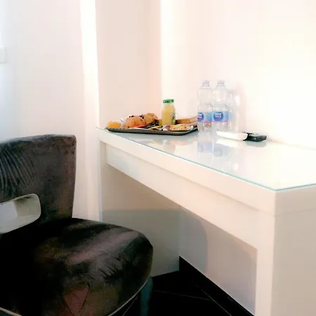 Airport Deluxe לינה וארוחת בוקר