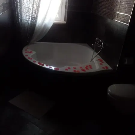 Airport Deluxe בארי