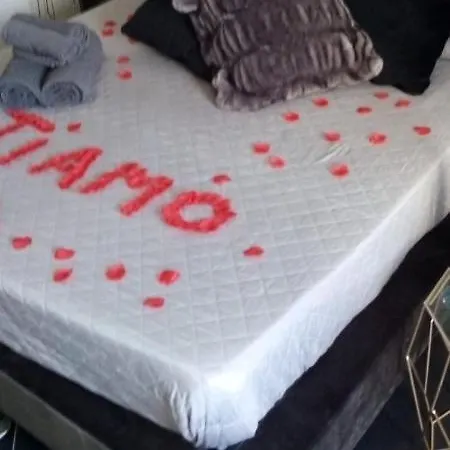 לינה וארוחת בוקר Airport Deluxe 3*