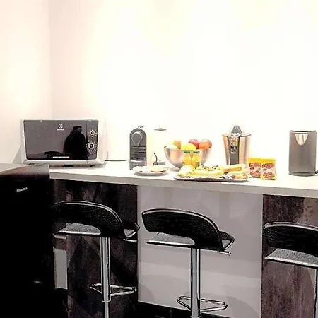 Airport Deluxe 住宿加早餐酒店